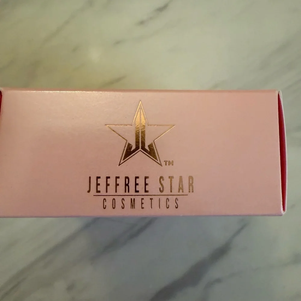 New Magic Star Luminous Setting Powder in Beige by Jeffree Star